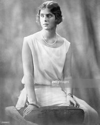 Princezna Theodora Řecká a Dánská (1906-1969), dcera Alice z Battenbergu a řeckého prince Andrého se provdala za markraběte Bertholda z Bade. Jejím bratrem je Philip, vévoda z Edinburghu, manžel britské královny Alžběty II. Jejím strýcem byl Louis Mountbatten (1900-1979) a tetou Luisa, švédská královna, manželka Gustafa VI. Adolfa