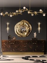 A stylish golden mirror and even a few gold ornamental vases can be used to create a flawlessly exquisite hallway setting. These components will give your room the ideal amount of sparkle.