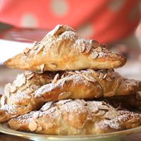 Easy "Cheater" Almond Croissant Recipe made with store-bought puff pastry. So easy and SO good! #entertainingwithbeth #recipevideos #croissants #almondcroissants #brunchrecipes