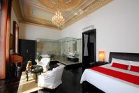 Set in a renovated 18th century city palace, Cantera 10 Hotel Boutique features eleven designer suites, a Mexican restaurant and a cocktail bar. The hotel is located right in the heart of Morelia, on its central square opposite the cathedral.