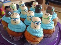 Minion Cupcakes, ein beliebtes Rezept aus der Kategorie Backen. Bewertungen: 37. Durchschnitt: Ø 4,6. (Creative Baking Kitchen Hacks)