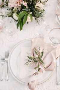 Une déco de table romantique et rose poudrée