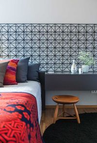 Esse foi um dos projetos mais especiais do escritório Leda Arquitetura, por se tratar da primeira casa da arquiteta Leda Volpon Nespoli com o marido, que é diretor de cinema. Partimos do princípio da casa descolada, onde nossa sala, ambiente principal e de maior investimento, servisse para compartilhar os