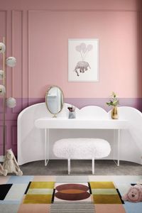 Happiness is what describes best this kid's bedroom. The Isaac rug creates the perfect harmony of colors and design, making it super fun. This high-quality bedroom rug will make your kids dream and grow safely.