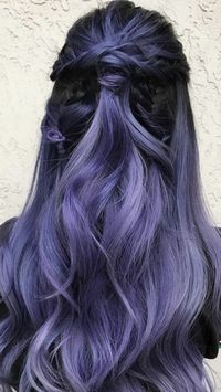 The best way to choose what hair color looks more flattering on your skin tone is by knowing what type of undertones you have. #haircolor #skintone
