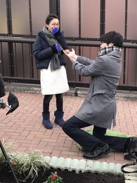 大島優子 on Twitter: "本日の東京タラレバ娘3話のおはなしは。。。 片ひざついての登場 田中圭さん演じるあの人です!! これは王子のような顔をしてじゃがいもを差し出してくれたので 小雪笑っちゃったの図です 田中さんは3回目の共演 現場で楽しませてくれます… https://t.co/e0VxG2AKAB"
