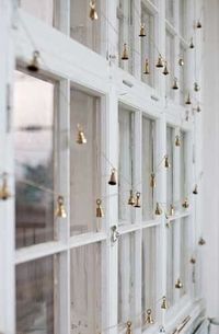 A Minimalist Christmas: 12 Understated (But Still Gorgeous) Decorating Ideas — Minimalist/Maximalist