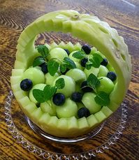 #メロン をおしゃれにカットして楽しむ!この夏は「 #メロンバスケット 」がおすすめ|#おうちごはん