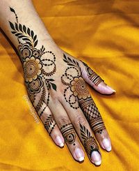 Here are some latest henna designs inspiration. #mehendi #mehendiart #mordenhenna #henna #hennainspiration #floralhenna #teejfestival #festiveseason #teej #sinjara #arabic #mehendidesigns #mehndidesign #hennadesign #uniquemehendidesign #simplemehendi #trendingmehendi #arabicmehendi #whitehenna #pakistanibride #indanbride #bridalmehendi #pakistanihenna
