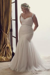 2016 Elegant Plus Size Mermaid Wedding Dresses Ivory Tulle and Blush Lace up Corset Fit and Flare Skirt Cheap Big Beaded Bridal Gowns