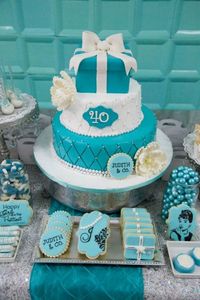 Tiffany & Co. inspired birthday party with Lots of REALLY CUTE IDEAS via Kara's Party Ideas | KarasPartyIdeas.com Printables, Cakes, Favors, Games, and MORE! #tiffanyandco #tiffanys #breakfastattiffanys #partyideas #partydecor (13)