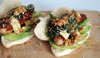 Makkelijk recept voor Japanse hotdogs, met avocado, zeewier en wasabi #gewoonwateenstudentjesavondseet