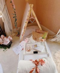 Celebrity parents are hosting VIP teepee sleepover parties at their homes for their kids. Check out the blog post to see how Rochelle Humes hosted a ‘rose gold glamour’ themed party for her daughters birthday. This is one of eight celebrity sleepover parties featured.