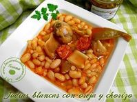Judias blancas con oreja y chorizo