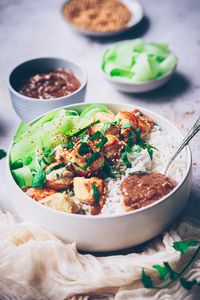 recette de blanc de poulet parfumé à la sauce satay - confitbanane