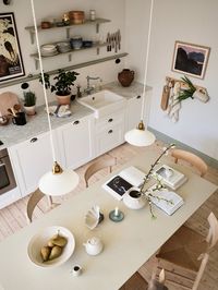 Omsorgsfullt renoverad etagelägenhet med både balkong och takterrass i Vasastaden - Stadshem