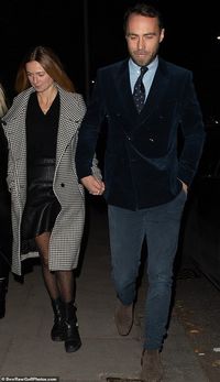 CoutureAndRoyals on Twitter: "Yesterday Alizée Middleton was spotted wearing what seems to be The Princess of Wales’ Reiss coat from 2015! 🧥 Love this! 😍 https://t.co/30XQ60cprY" / Twitter