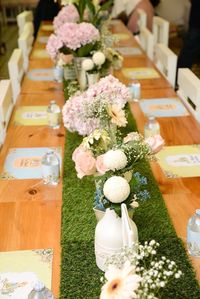 Grass runner and blooms + guest table from a Peter Rabbit Garden Birthday Party on Kara's Party Ideas | KarasPartyIdeas.com (21)#Páscoapeterrabbit mesa de doces #páscoapeterrabbit festa infantil #páscoapeterrabbit ideias #Páscoapeterrabbit doces #páscoapeterrabbit bolo #páscoapeterrabbit convite #páscoapeterrabbit bandeirola #páscoapeterrabbit decoração #páscoapeterrabbit festa infantil páscoa