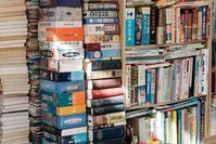 Bosu-dong Book Alley, with its seemingly endless stretch of used book shops, attracts visitors with its nostalgic appeal and rich history.