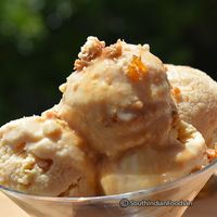 Butterscotch ice cream-Butterscotch sauce, praline