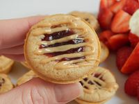 PB&J mini pancake muffins – made with Kodiak Cakes Flapjack & Waffle Mix - low cal. Drizzle Me Skinny!