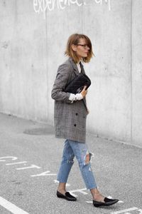THE HOUNDSTOOTH CHECK BLAZER | h&m houndstooth check blazer, h&m turtleneck shirt, levi’s 501CT denim, h&m fishnet socks, jukserei and pandora rings, tiffany&co and h&m bracelets, chanel bag, geox loafers