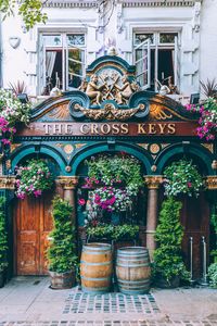 Along with red phone boxes, rickshaw cycles and pigeons, the pub is a ubiquitous sight in the heart of #London