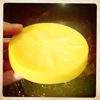 This very simple method of rendering beeswax will take you from sticky mess to wonderfully fragrant disks of clean beeswax ready for your crafts and beauty products while costing very little of your time and precious energy.