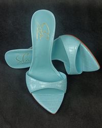 The summer collection is out Shop now! 20% off with code : SLM Click the link in our profile for shop! 🪄 the link www.Saralilasmassimo.com 👉🏽 Worldwide free shipping ⚠️Read carefully before you order #theslmofficial #saralilasmassimo • • #heels #highheels #heelsaddict #heelshoes #highheelslover #heelsfetish #mules #mulesshoes #muleshoes #mulesofinstagram #fashion #thighhighs #thighhighstockings #atlanta #miami #sexy#suede #suedeshoes