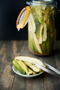 Easy refrigerator pickles