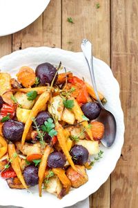 There is nothing better than SWEET, sticky, MELT in your mouth roast vegetables. My mum’s secret weapon in the kitchen is her GINGER maple GLAZE. Check it out now and you will NEVER have to endure boring low FODMAP veggies again! #lowFODMAP #glutenfree #dairyfree #roastveggies #vegetables