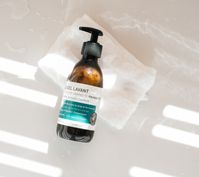 Gel lavant bio 2 en 1 à l'huile de graines de Pin Maritime Soin pour le corps et les cheveux. (250 ml)