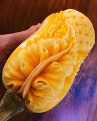 Phanida on Instagram: "#baiyuay #leaf #leafcarving #leafs #leafart #leafcarvingart #pumpkin #pumpkins #carvingpumpkins #carvingpumpkin #carving #rosecarving #ใบย้วย #phanidaatyommee#phanidacarving #fyp #fypシ #fypage #fy #foryou#buttersquash"