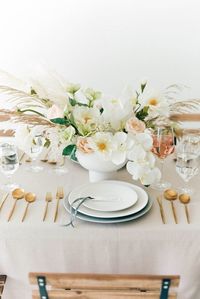 Create simple wedding table centerpieces with artificial flowers from Afloral.com. Image by @ruffledblog #centerpiece #weddingflowers