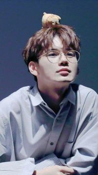Thần tượng đeo kính Nobita, người đáng yêu người trí thức