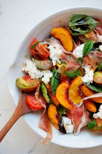 12 salades parfaites pour accompagner un barbecue, inspirations italiennes avec beaucoup de fruits etc