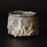 作品No.9 岡部嶺男 鼠志野小服茶碗 Okabe Mineo Tea bowl, Nezumi-shino