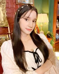 안녕하세요!!!! Kep1er 휴닝바히에입니다♡ 저희 첫 유튜브 라이브를 통해 우리 팬 여러분들 보내주시는 응원도 읽으면서 행복한 시간을 보냈던 것 같아요! 새로운 소식들도 많이 가져왔는데용 우리 Kep1er 의 리더 유진 언니와 부리더 마시로 언니를 비롯한 저희 멤버들도 함께 도와 좋은 모습들 많이 보여드리도록 노력할 테니까 예쁘게 지켜봐 주세요!! 팬 여러분들 사랑해요♡ 곧 만나요! ⠀⠀ #휴닝바히에 #HUENING_BAHIYYIH #Kep1er #케플러