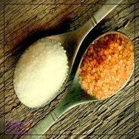 طعم سوکرالوز شبیه شکر است. طعمی شیرین دارد که طعم ناخوشایندی به جا نمیگذارد. پایداری سوکرالوز به تولیدکنندگان و مصرف کنندگان مواد غذایی اجازه میدهد تا تقریباً در هر جایی که شکر استفاده میشود، از جمله پخت و پز، از آن استفاده کنند.