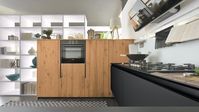 Honey aged oak | Fenix warm white | Fenix black | Bookcase: matt warm white | Worktop: Fenix laminate and laminate | Finger rail: black