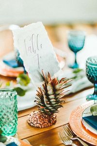 Sucrées, colorées, exotiques, c'est ainsi que vous voyez vos tables de mariage pour honorer votre thème tropical ?