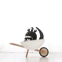 Brouette enfant Toy Wheelbarrow - Blanc Ooh Noo pour chambre enfant - Les Enfants du Design