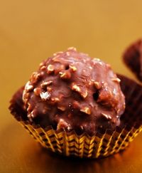 Συνταγή για σπιτικά Ferrero με 3 υλικά