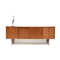 Vintage dressoir van teakhout met prachtige Scandinavische handgreepjes jaren ’60
