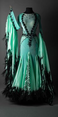 Mint velet standard with flowers and black feathers - #Black #cosplay #feathers #Flowers #Mint #standard #velet