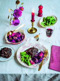 Recette seitan végan au cacao et ses légumes d’hiver - Cuisine / Madame Figaro
