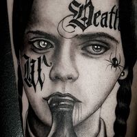 402 mentions J’aime, 3 commentaires - 𝔍𝔲𝔩𝔦𝔢 𝔅𝔯𝔡 𝔗𝔞𝔱𝔬𝔲𝔞𝔤𝔢𝔰 (@juliebrdtattoo) sur Instagram : "Mercredi Addams, détails 🖤😈 @joliscrimes ___________ #mercrediaddams #frenchtattoo #paristattoo…"