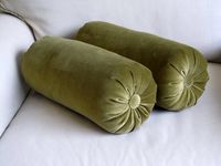 Artículos similares a Collarín de terciopelo verde oliva almohadas par 6 x 18 en Etsy