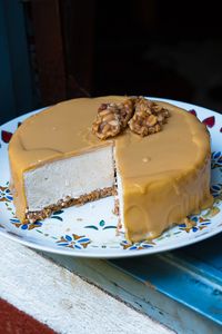 Que o bolo de vidro é uma das receitas mais lindas da confeitaria a gente já sabe, não é? Agora, tivemos a ideia de fazer um bolo de vidro de amendoim ou pé de moleque, para deixar essa receita bem brasileira e ainda ser uma ótima opção para as festas juninas. #bolodevidro #bolodeamendoim