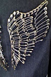 Safety Pin Wings - tutorial on arranging safety pins on fabric. How cool to decorate the back of a denim jacket or tote bag!